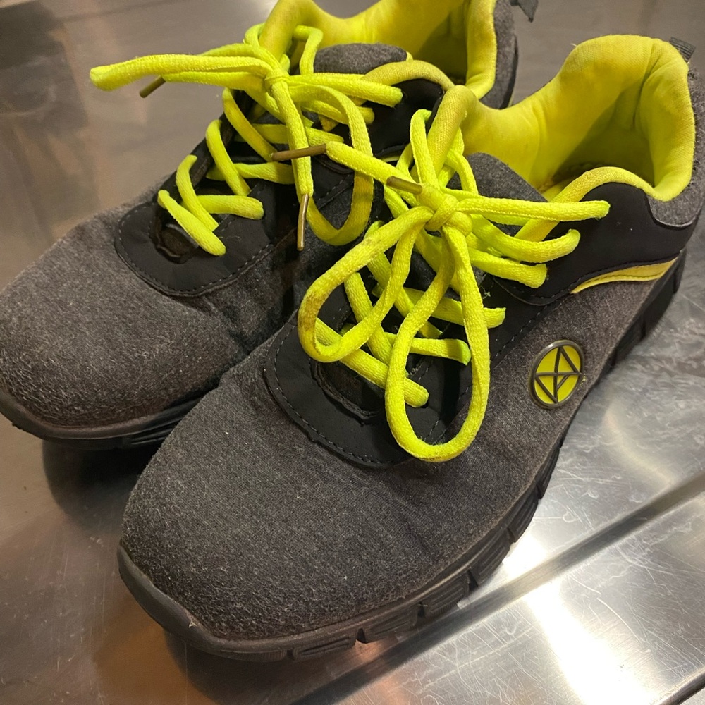Ardene Move running shoes. Size 8